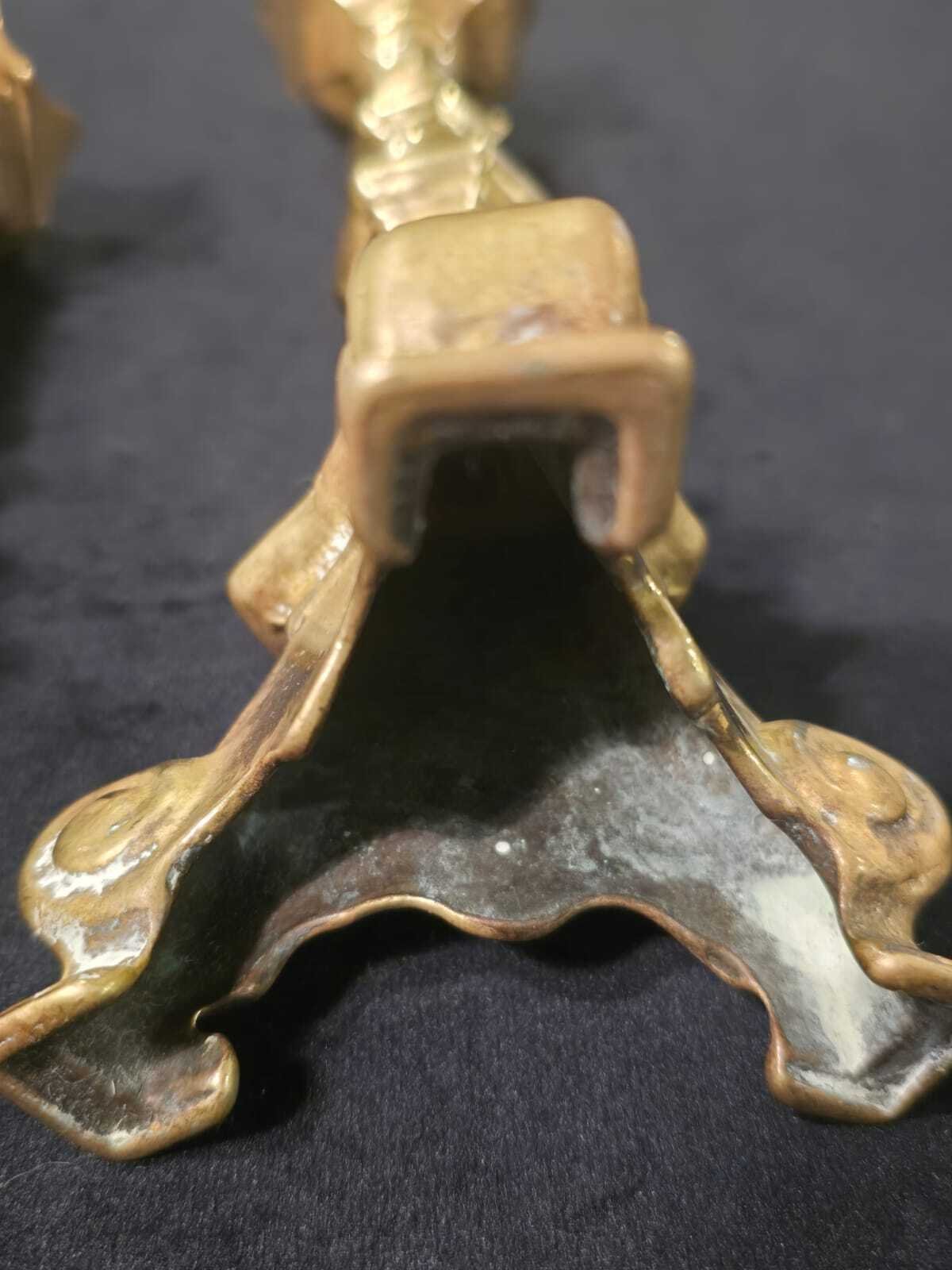 Par de candelabros eclesiásticos en latón dorado - Imagen 5