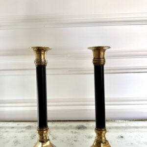 Par de candelabros neoclásicos en latón y laca negra