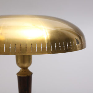 Lámpara de Mesa Sueca – Metal Dorado y Madera, Modelo 74502, SvenskaLampfabriken, Años 50