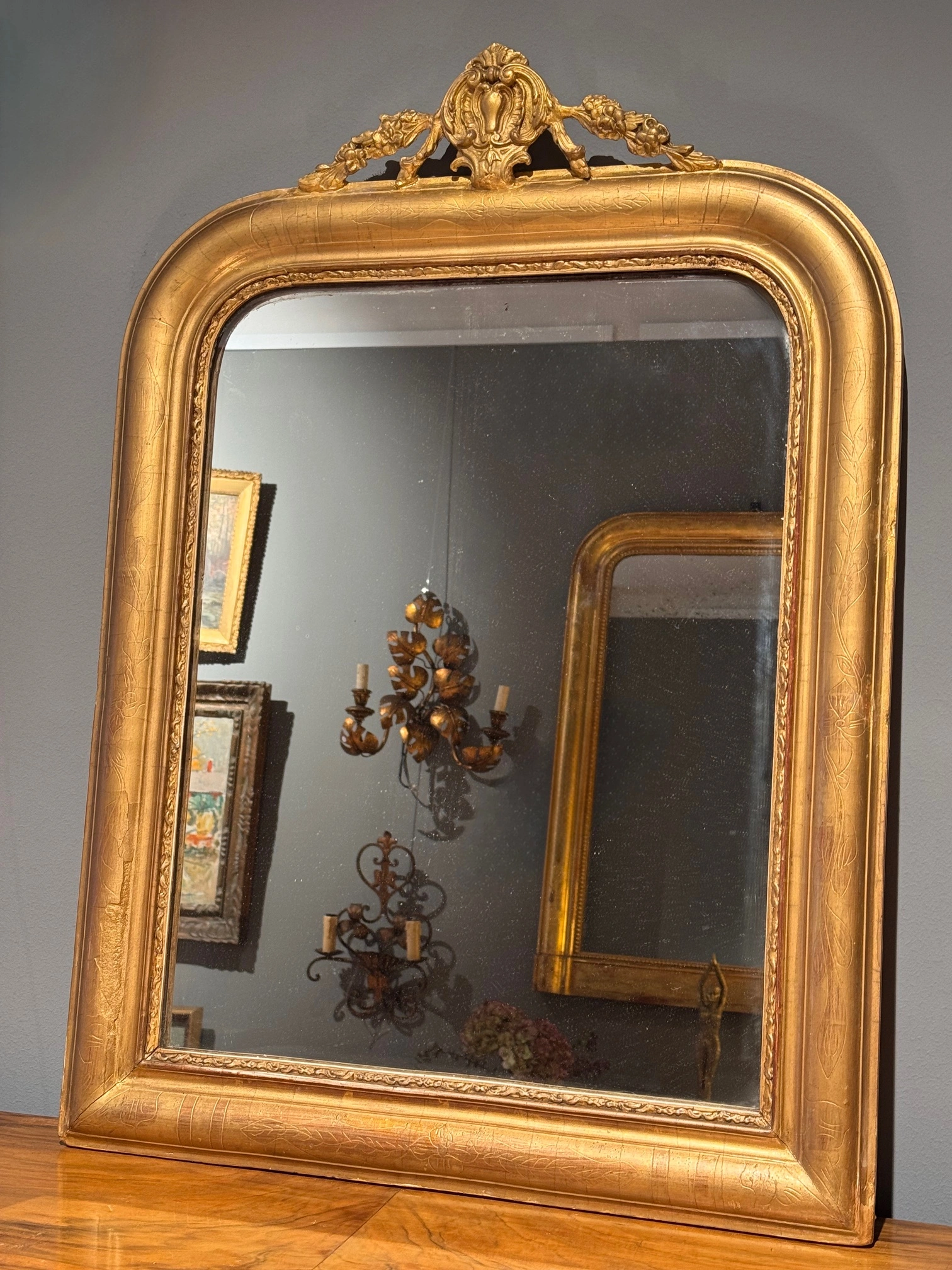 Espejo estilo Louis-Philippe con frontón - Imagen 2