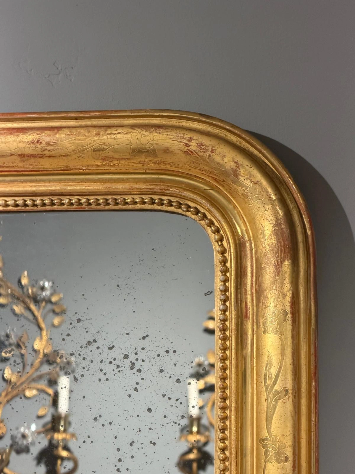 Espejo francés Louis Philippe dorado (con patina roja) - Imagen 2