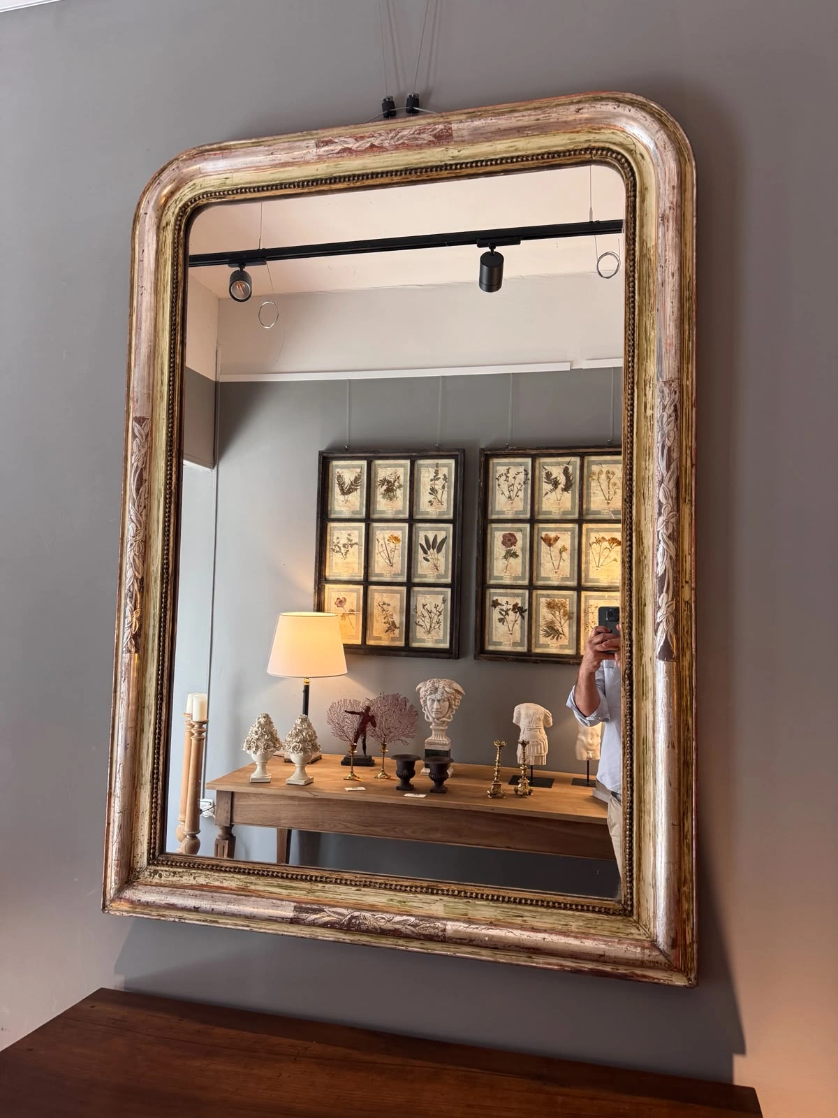 Espejo Louis Philippe con decoración grabada